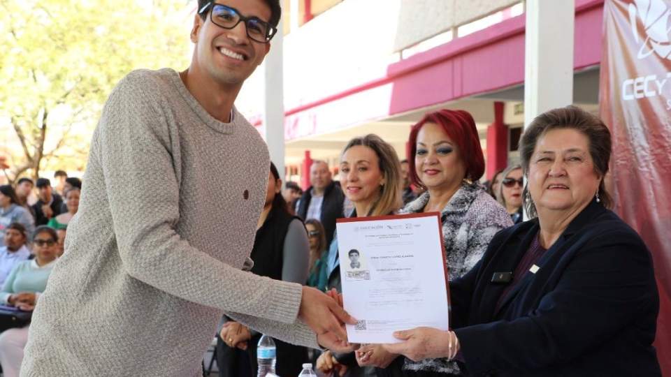 Invita Gobierno de Sonora a tramitar titulación y cédula profesional en Cecyte Sonora.